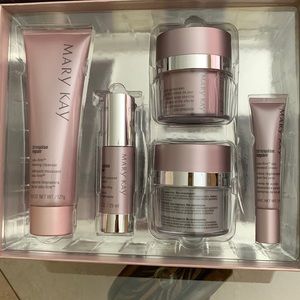 Mary Kay time wise repair set